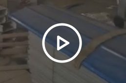 建腾彩钢瓦装车中